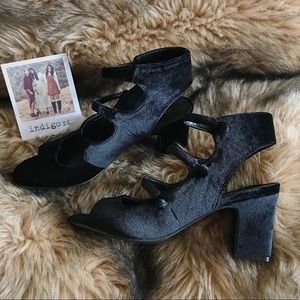 Indigo Rd. Velvet Button Strap Sandals (8.5)